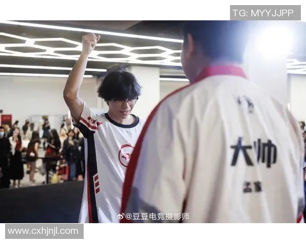 esports数据电竞比分赛后复盘BLG对战JDG的精彩瞬间与战术分析